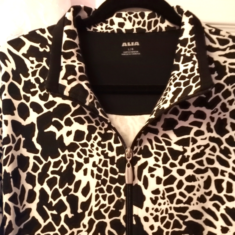 JACKET - Picture 1 of 4
